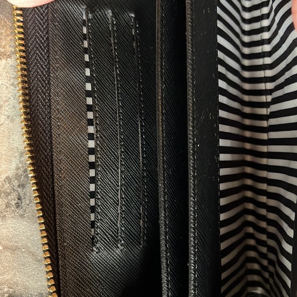 Kate Spade wristlet - Picture 4 of 4